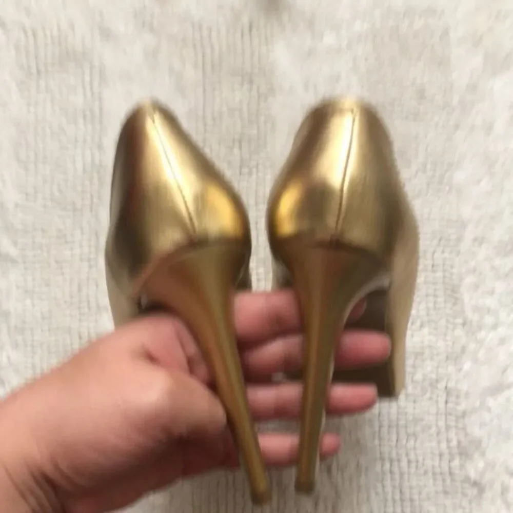 Bespoke golden leather high heel pumps, custom made